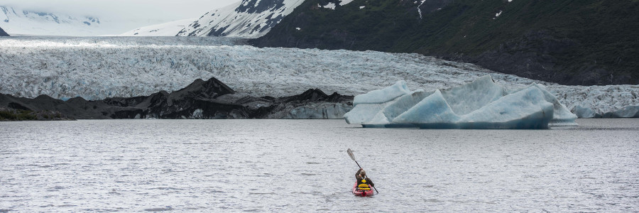 best-things-to-do-in-the-Arctic-kayaking best-things-to-do-in-the-Arctic-kayaking