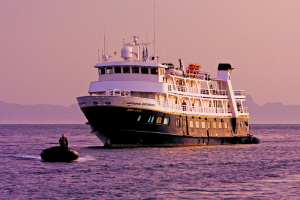 Types of Glacier Bay ships - expedition
