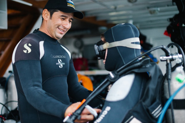 Galapagos-naturalist-guides-1